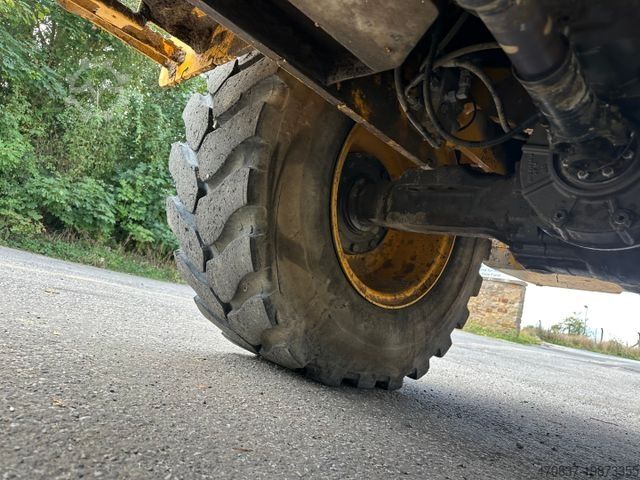 Riteņu iekrāvējs VOLVO L 50 H / Waage WK 60 / Schnellwechsler