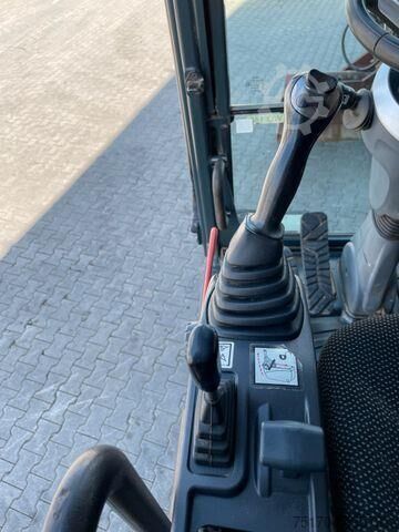Mobiele graafmachine Hyundai HW 180 / 3.054h / hydr. Grabenräumer / Klima