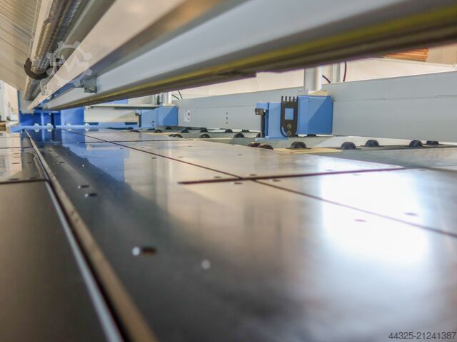 Sierra de panel - alimentación desde el frente HOLZMA HPP 250/38/38