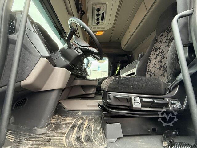 Camião de plataforma SCANIA R500 6x4 Pritsche mit Kran Palfinger PK53002 SH