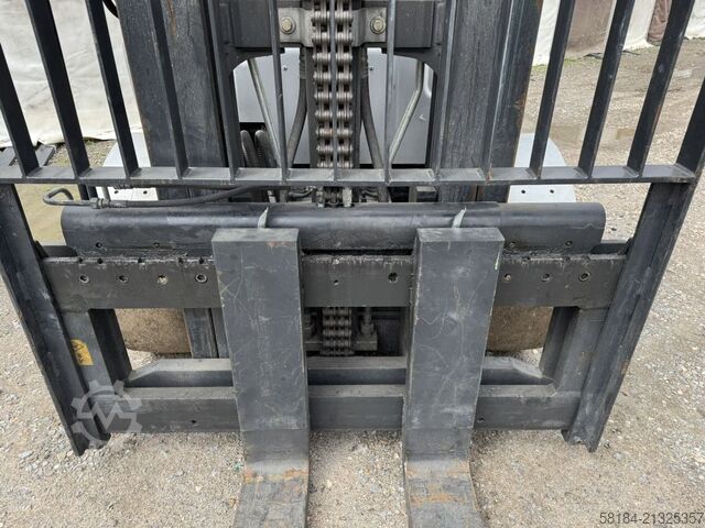 Električni viljuškar na 4 kotača Still RX60-60