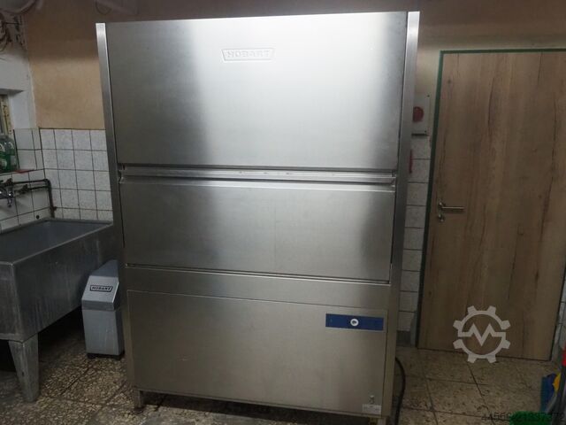 Universal dishwasher / hood-type dishwashing machine HOBART UXT 101