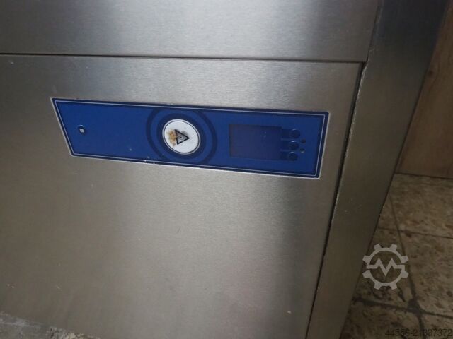 Universal dishwasher / hood-type dishwashing machine HOBART UXT 101