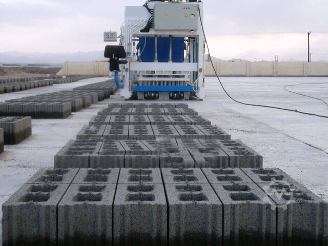 Портативная машина для изготовления бетонных блоков 