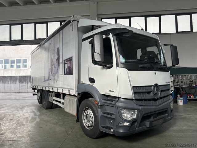 вантажівка з платформою і тентом Mercedes-Benz ANTOS