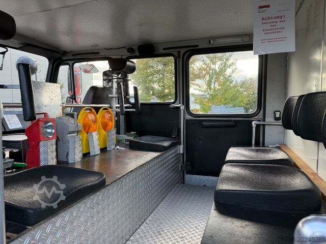 Camión caja MERCEDES-BENZ 1222 AF 4x4 ALLRAD/Feuerwehr /Pumpe