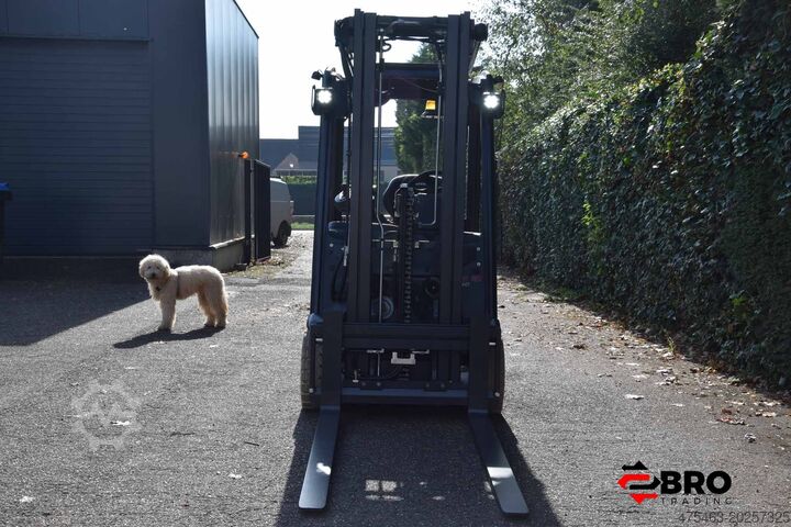 Chariot élévateur quatre roues Linde E16C-02 EVO Triplex