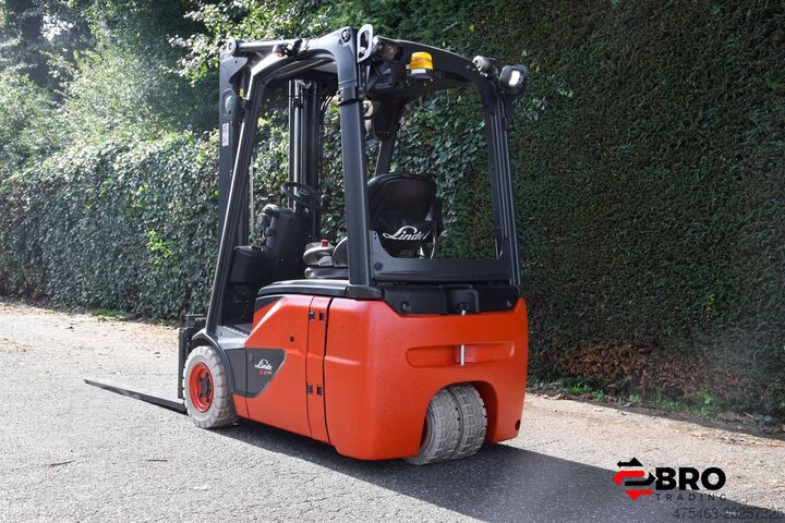 Chariot élévateur quatre roues Linde E16C-02 EVO Triplex