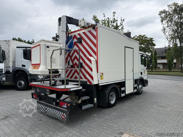 Autocarro con cassone MAN TGL 12.180 Koffer mit Ruthmann Versalift 14.90m