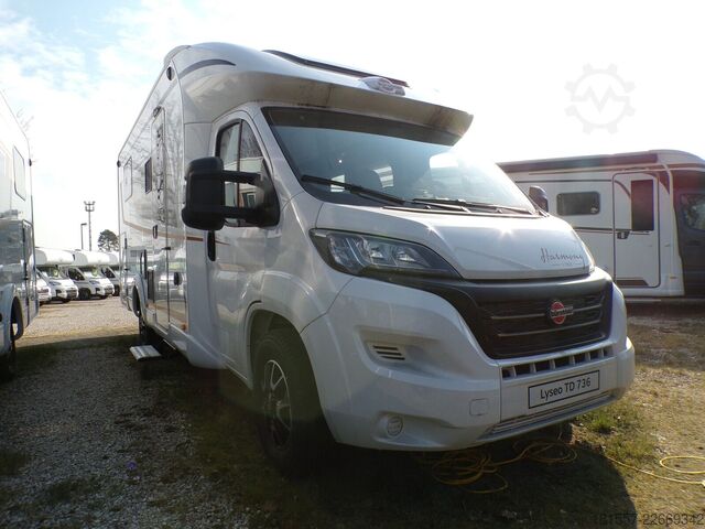 Semi-integrated camper BÜRSTNER Lyseo TD IT 736 Winterpaket. Hubbett