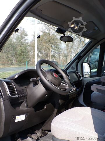 Semi-integrated camper BÜRSTNER Lyseo TD IT 736 Winterpaket. Hubbett