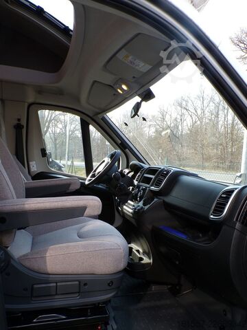 Semi-integrated camper BÜRSTNER Lyseo TD IT 736 Winterpaket. Hubbett