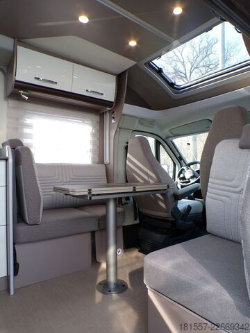 Semi-integrated camper BÜRSTNER Lyseo TD IT 736 Winterpaket. Hubbett