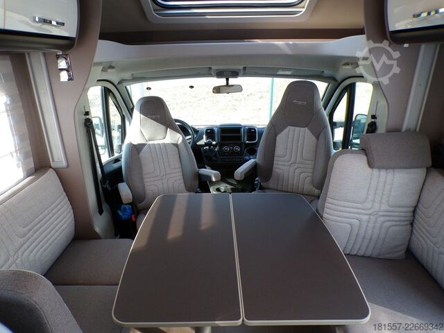 Semi-integrated camper BÜRSTNER Lyseo TD IT 736 Winterpaket. Hubbett