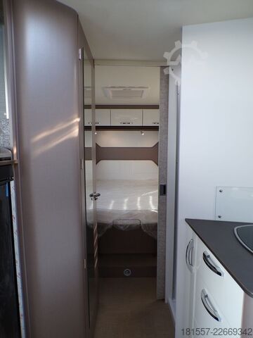 Semi-integrated camper BÜRSTNER Lyseo TD IT 736 Winterpaket. Hubbett
