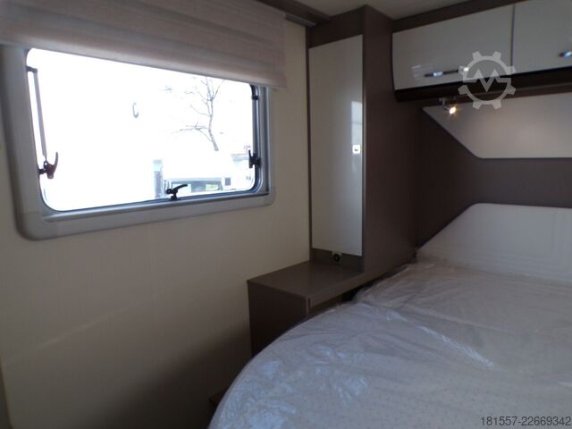 Semi-integrated camper BÜRSTNER Lyseo TD IT 736 Winterpaket. Hubbett