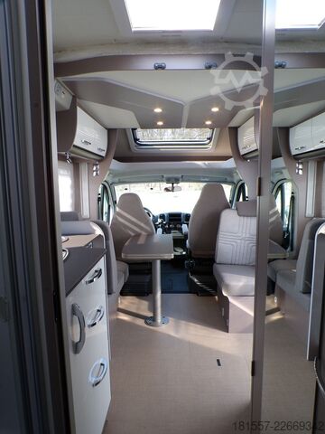 Semi-integrated camper BÜRSTNER Lyseo TD IT 736 Winterpaket. Hubbett