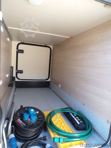 Semi-integrated camper BÜRSTNER Lineo T 690 G Winterpaket, 155 PS, Active-Paket