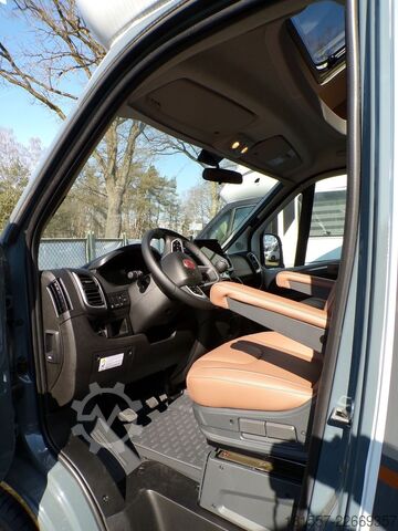 Semi-integrated camper BÜRSTNER Lyseo TD 736 Hubbett, Markise, Abwassert. beh.