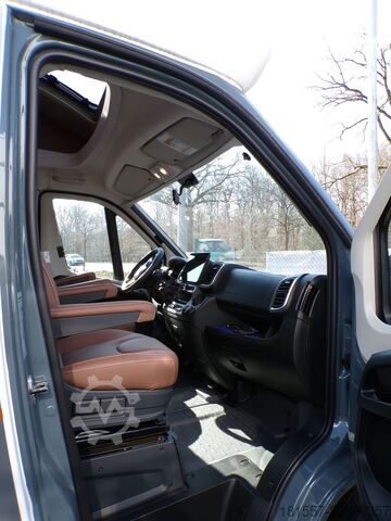 Semi-integrated camper BÜRSTNER Lyseo TD 736 Hubbett, Markise, Abwassert. beh.