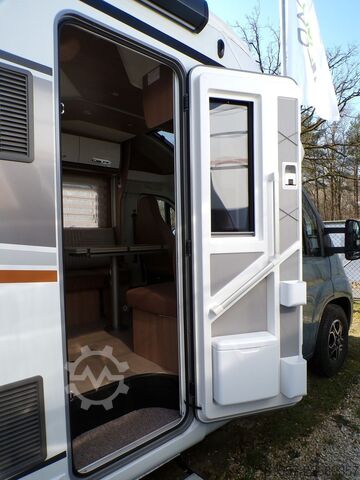 Semi-integrated camper BÜRSTNER Lyseo TD 736 Hubbett, Markise, Abwassert. beh.