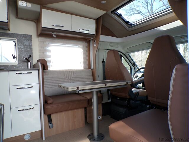 Semi-integrated camper BÜRSTNER Lyseo TD 736 Hubbett, Markise, Abwassert. beh.