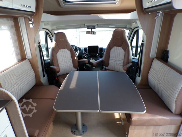 Semi-integrated camper BÜRSTNER Lyseo TD 736 Hubbett, Markise, Abwassert. beh.