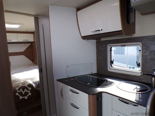 Semi-integrated camper BÜRSTNER Lyseo TD 736 Hubbett, Markise, Abwassert. beh.