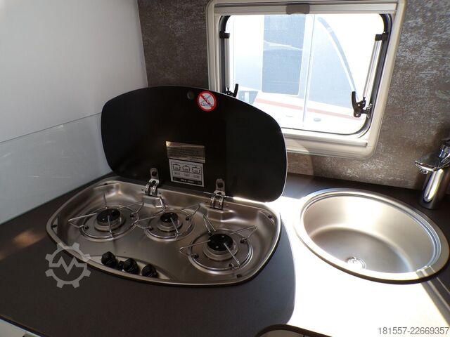 Semi-integrated camper BÜRSTNER Lyseo TD 736 Hubbett, Markise, Abwassert. beh.