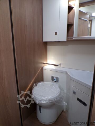 Semi-integrated camper BÜRSTNER Lyseo TD 736 Hubbett, Markise, Abwassert. beh.