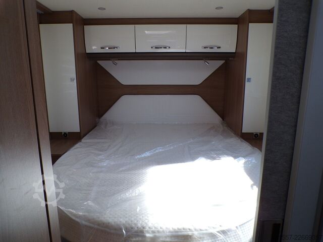 Semi-integrated camper BÜRSTNER Lyseo TD 736 Hubbett, Markise, Abwassert. beh.