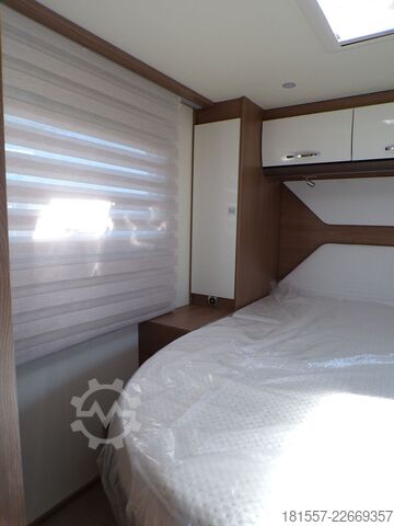 Semi-integrated camper BÜRSTNER Lyseo TD 736 Hubbett, Markise, Abwassert. beh.
