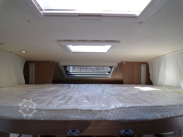 Semi-integrated camper BÜRSTNER Lyseo TD 736 Hubbett, Markise, Abwassert. beh.