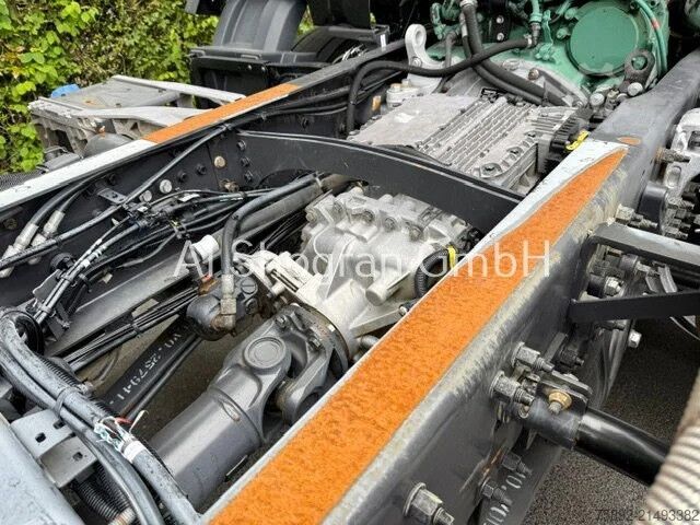 Podwozie z kabiną Volvo FM 410 / 8x4 / Blatt - Luft / Eu6