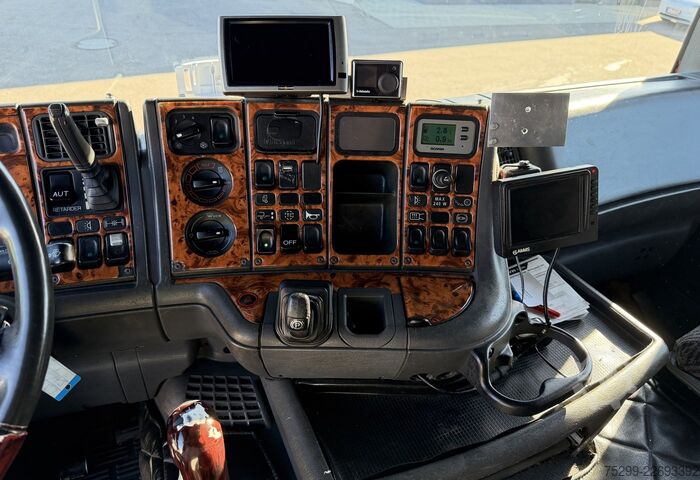 Kamion s ravnom platformom i ceradom Scania R164LB 4x2 Plane/HB / Swiss-Vehicle