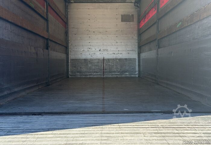 Kamion s ravnom platformom i ceradom Scania R164LB 4x2 Plane/HB / Swiss-Vehicle