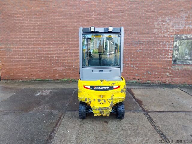 Carretilla eléctrica de 4 ruedas Jungheinrich EFG 320