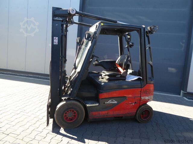 বৈদ্যুতিক 4 চাকা ফর্কলিফ্ট Linde E25-01