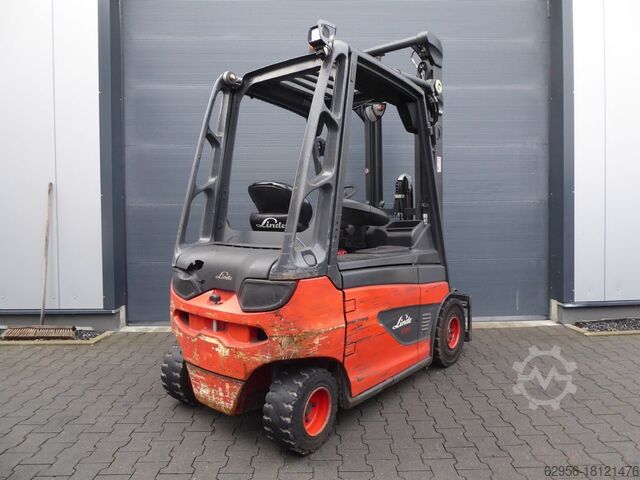 বৈদ্যুতিক 4 চাকা ফর্কলিফ্ট Linde E25-01