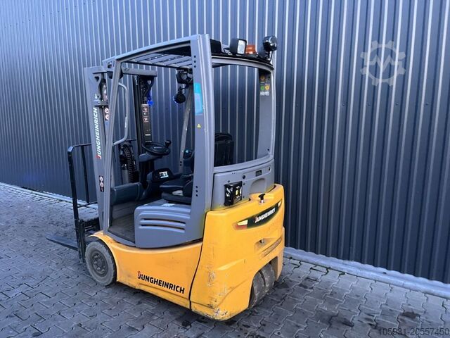 Elektromos háromkerekű targonca Jungheinrich EFG215