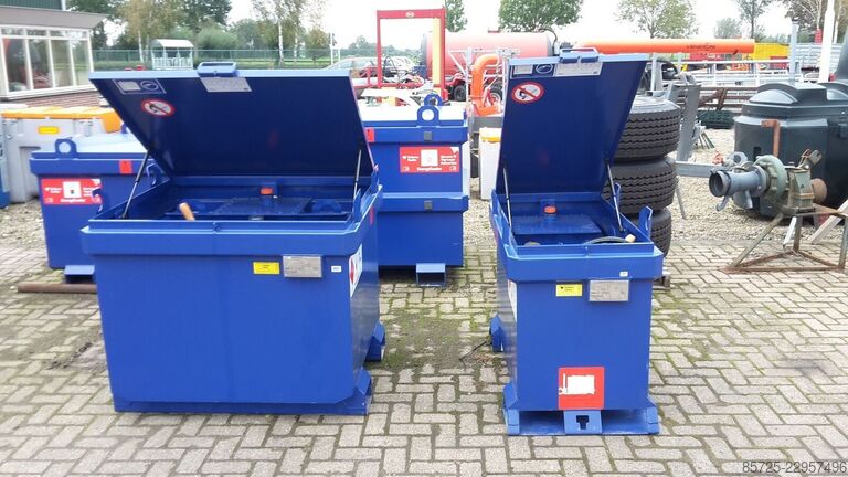 Camião cisterna  IBC tank met handpomp