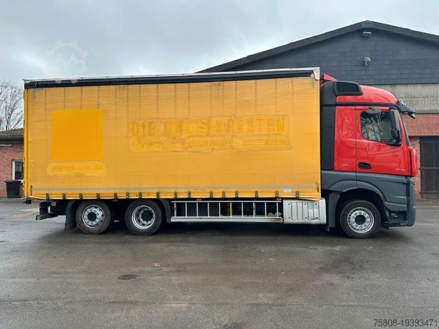 Autocarro con pianale e telone MERCEDES-BENZ Actros 2545 Pritche 7,29m Hubdach Stapler