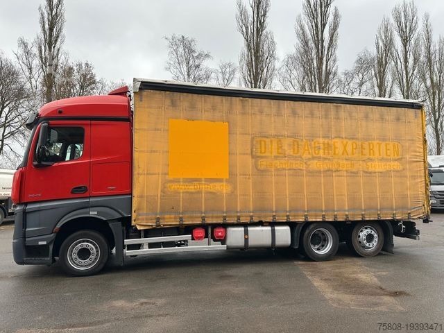Autocarro con pianale e telone MERCEDES-BENZ Actros 2545 Pritche 7,29m Hubdach Stapler