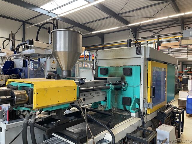 Stroj za brizganje Arburg 470 C 2000-675