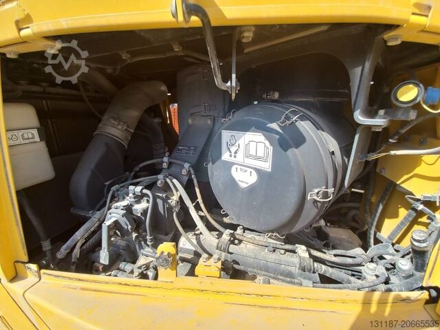 整平机 Komatsu D155A-6R (4 pcs available in Abu Dhabi)