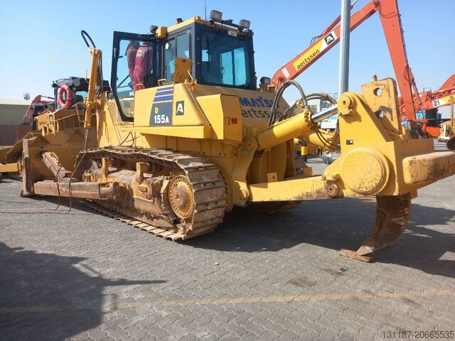 整平机 Komatsu D155A-6R (4 pcs available in Abu Dhabi)