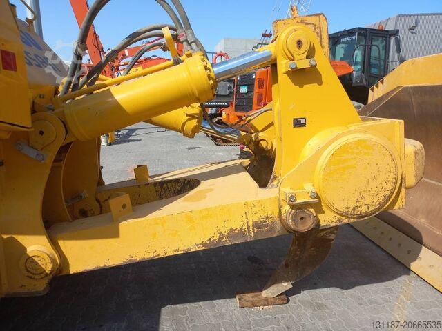 整平机 Komatsu D155A-6R (4 pcs available in Abu Dhabi)