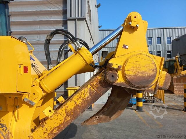整平机 Komatsu D155A-6R (4 pcs available in Abu Dhabi)
