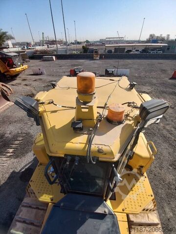 整平机 Komatsu D155A-6R (4 pcs available in Abu Dhabi)