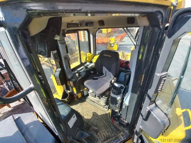 Niveladora Komatsu D155A-6R (4 pcs available in Abu Dhabi)